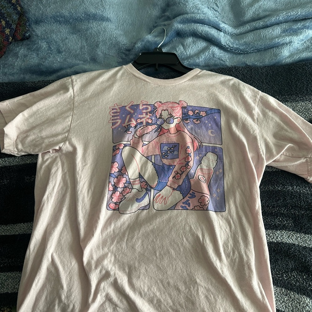 Hot Topic Pink Graphic Tee - Short Sleeve